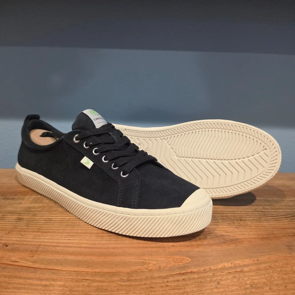Cariuma Mens OCA Low Sneaker Black Suede Classic Lace Up Size 13